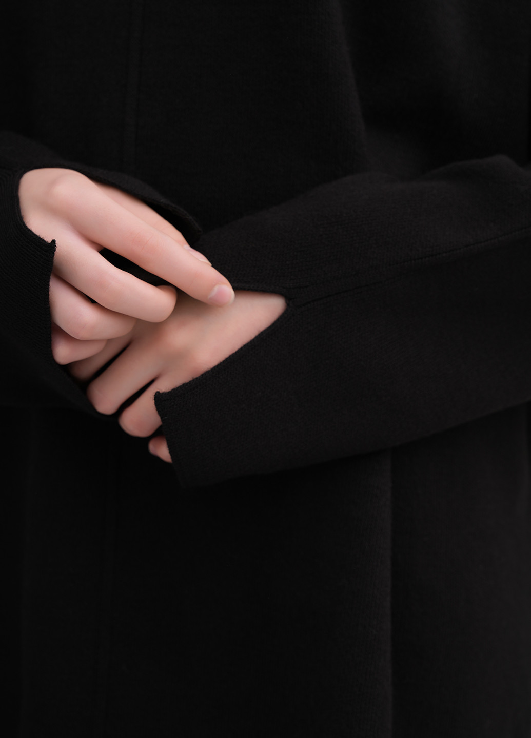 Черный демисезонный свитер EQUILIBRI