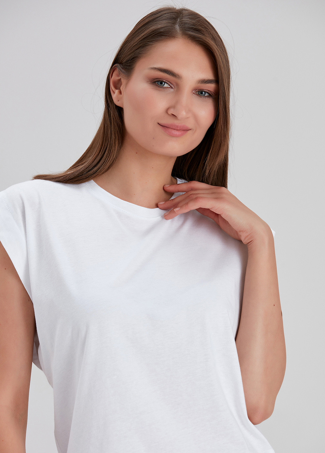 Белая летняя футболка ECROU