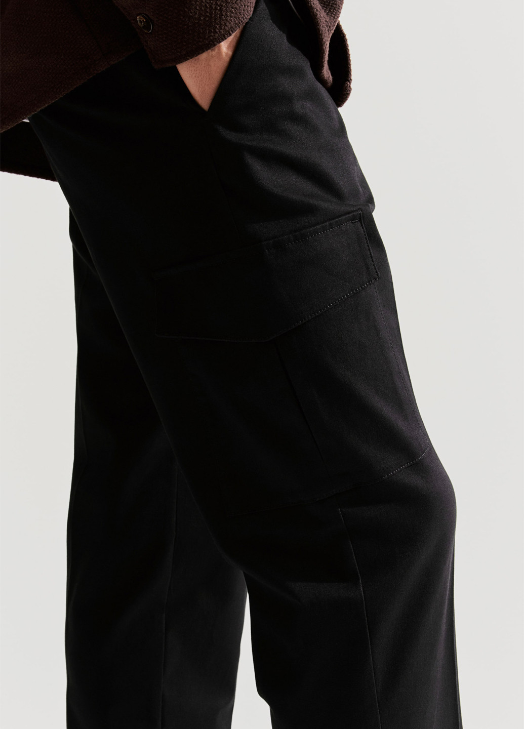 Черные кэжуал демисезонные укороченные, зауженные, карго брюки H&M