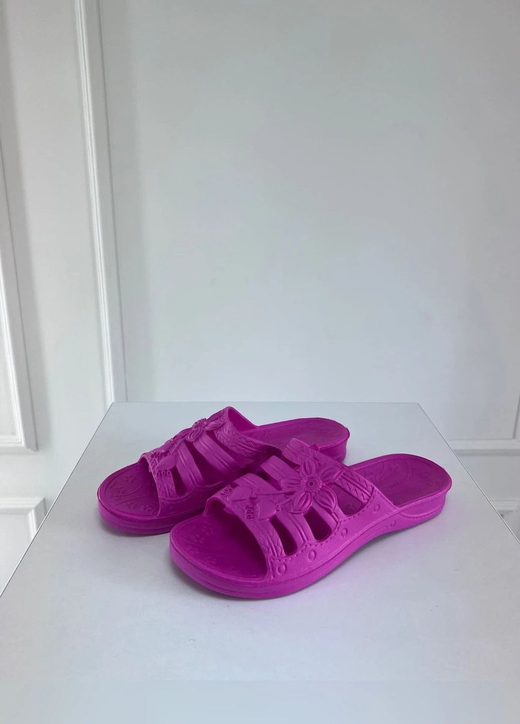 Розовые шлепки Let's Shop