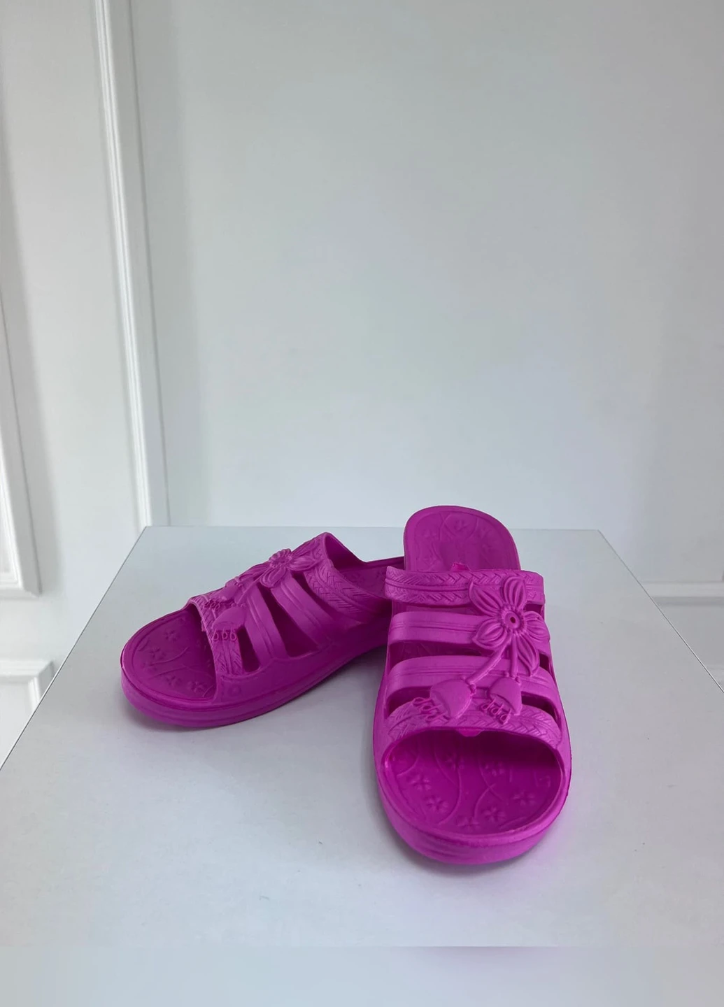 Розовые шлепки Let's Shop
