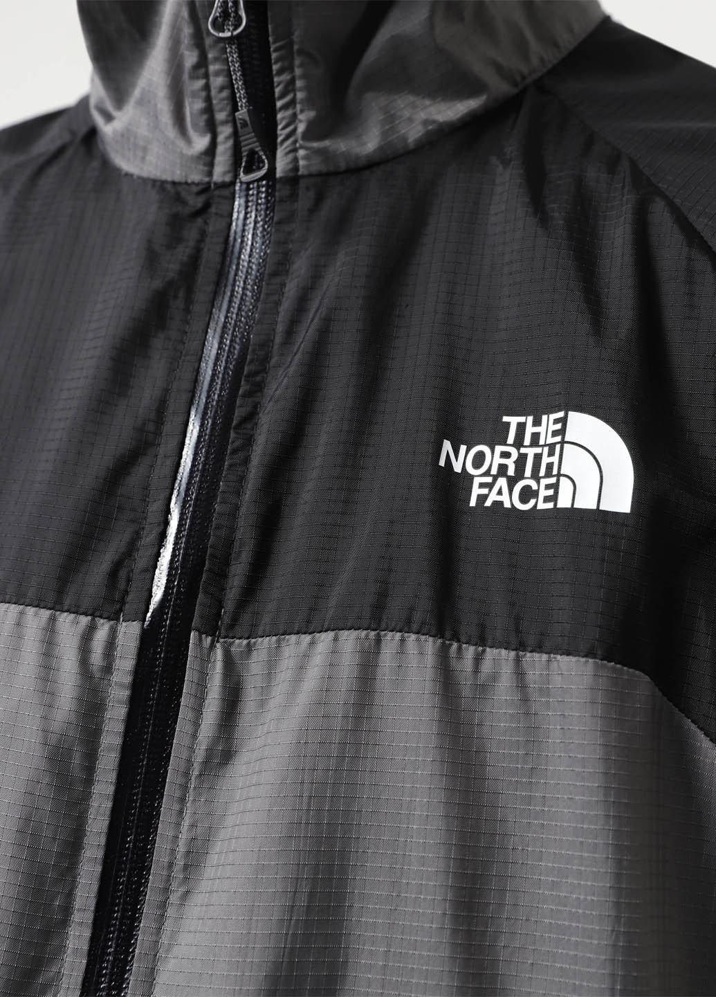 Сіра демісезонна вітровка The North Face