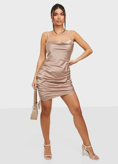 Бежевое кэжуал платье Missguided однотонное