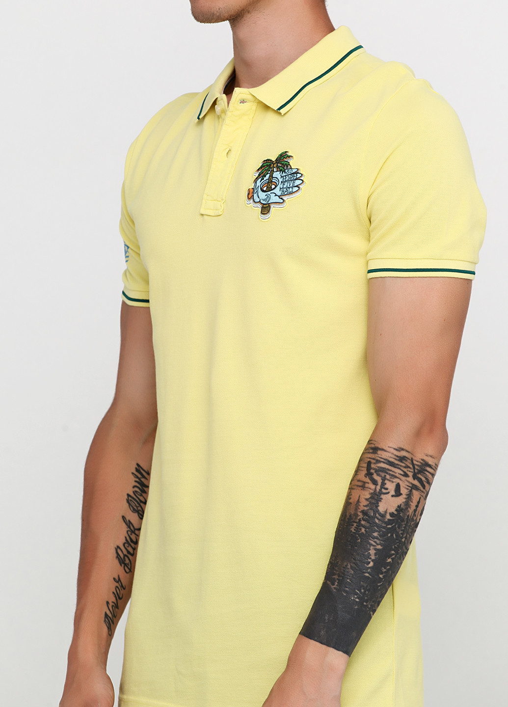Желтая футболка-поло для мужчин Celio с рисунком