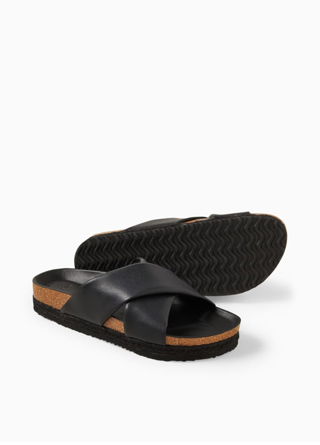 Черные шлепанцы C&A