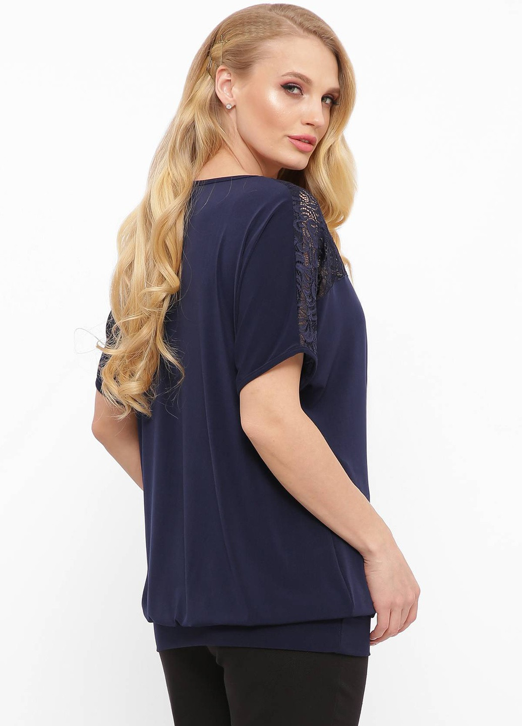 Темно-синяя летняя футболка с гипюровой кокеткой шон темно-синий Tatiana