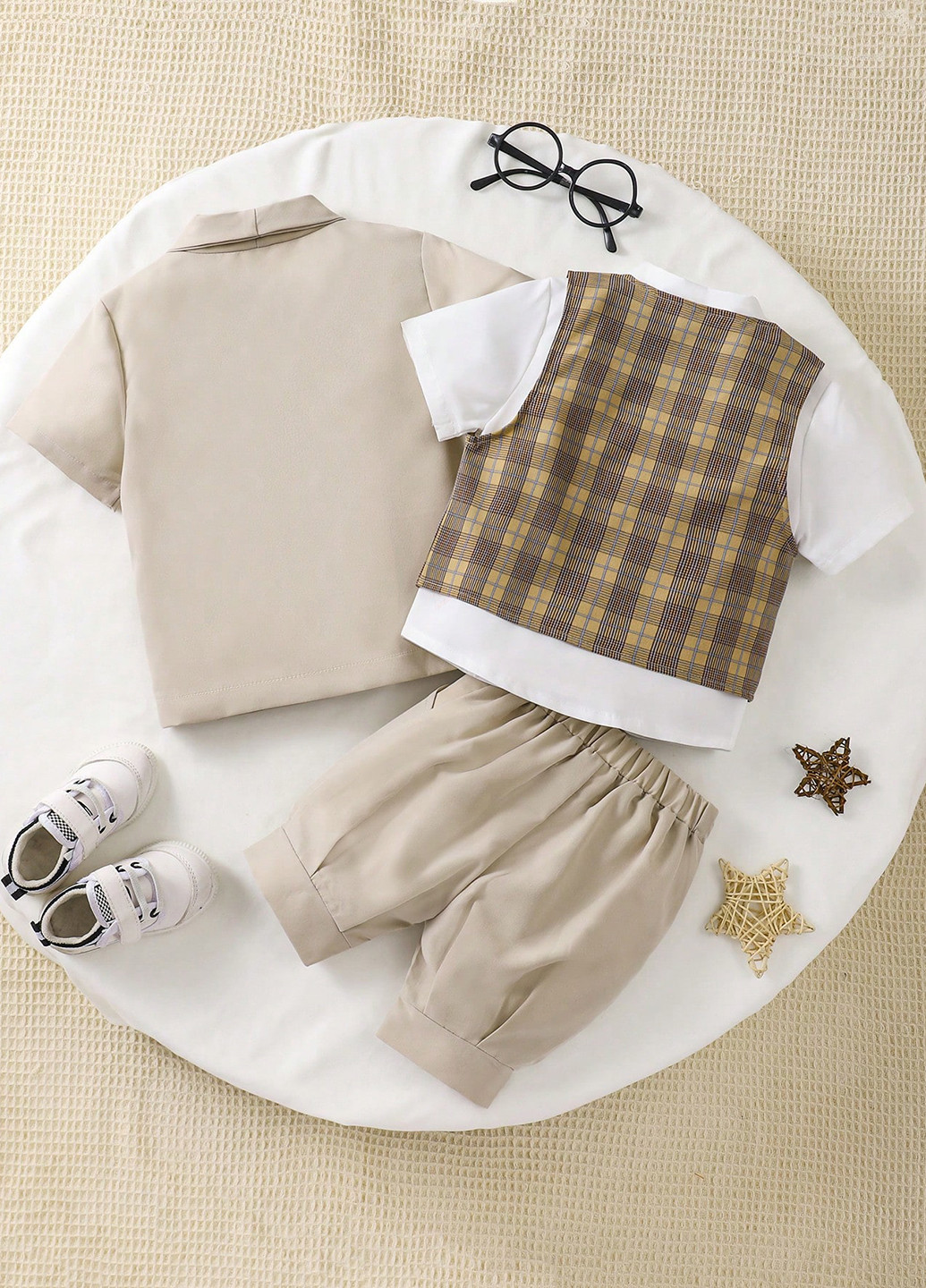 Светло-бежевый демисезонный костюм (пиджак, рубашка, жилет, шорты, бабочка) с рубашкой, с шортами SHEIN