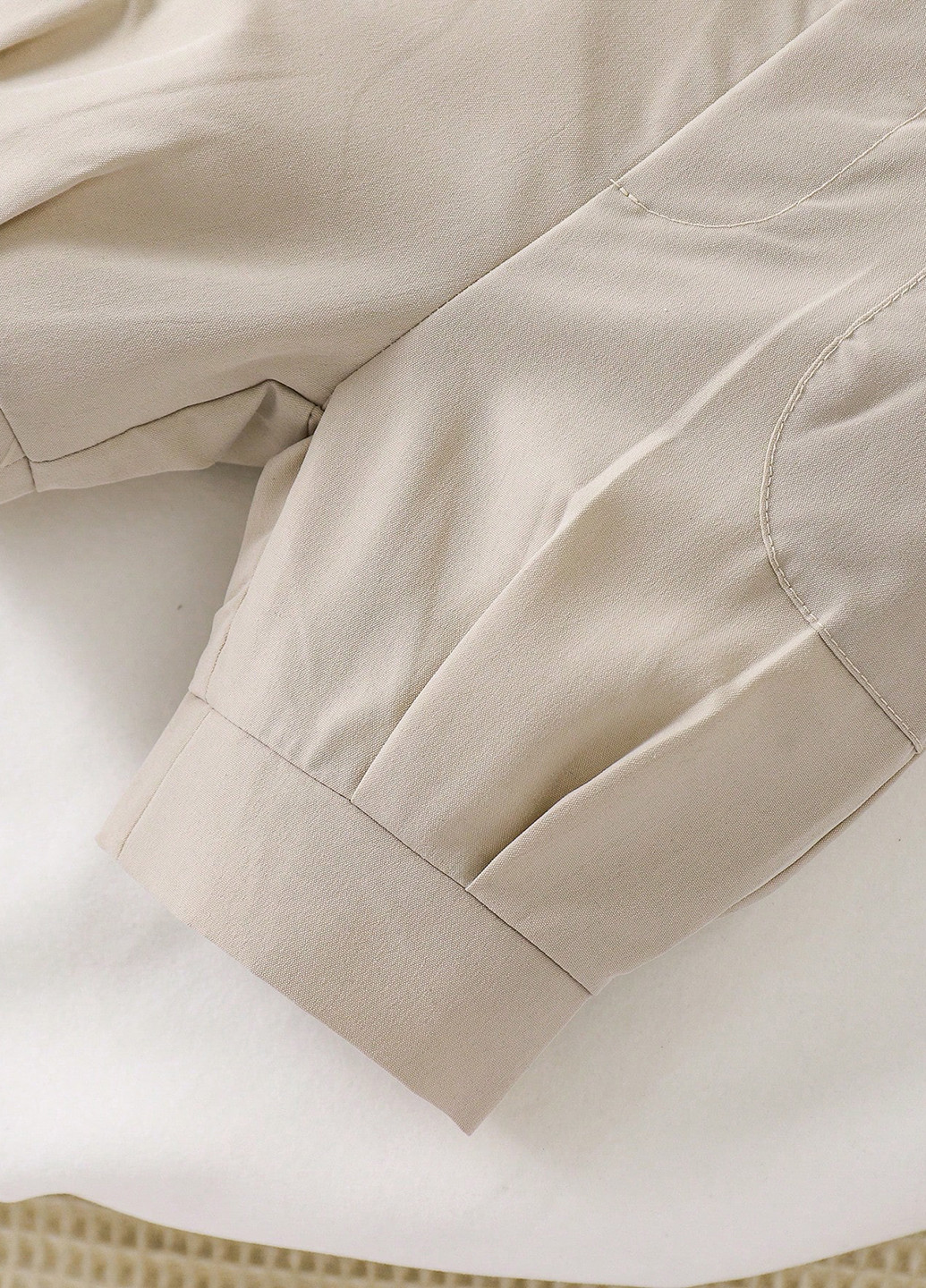 Светло-бежевый демисезонный костюм (пиджак, рубашка, жилет, шорты, бабочка) с рубашкой, с шортами SHEIN