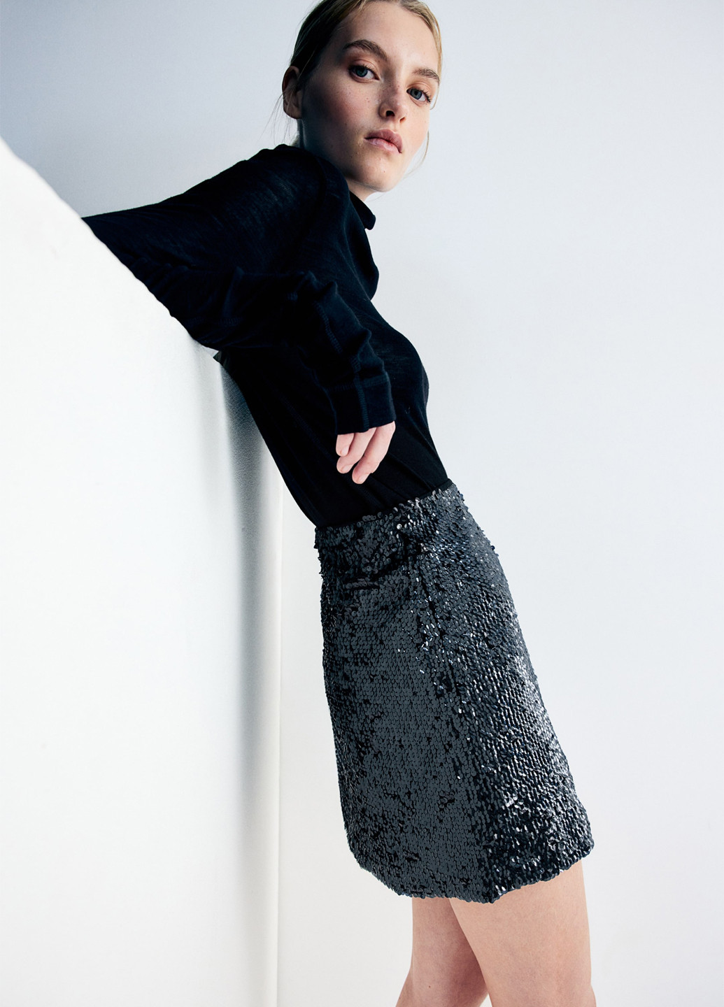 Черная праздничный, вечерний однотонная юбка H&M а-силуэта (трапеция)