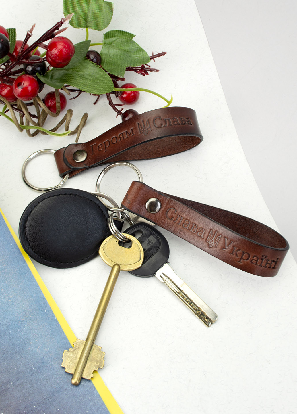 Брелок для ключей кожаный "Слава Украине" светло-коричневый HandyCover (254369659)