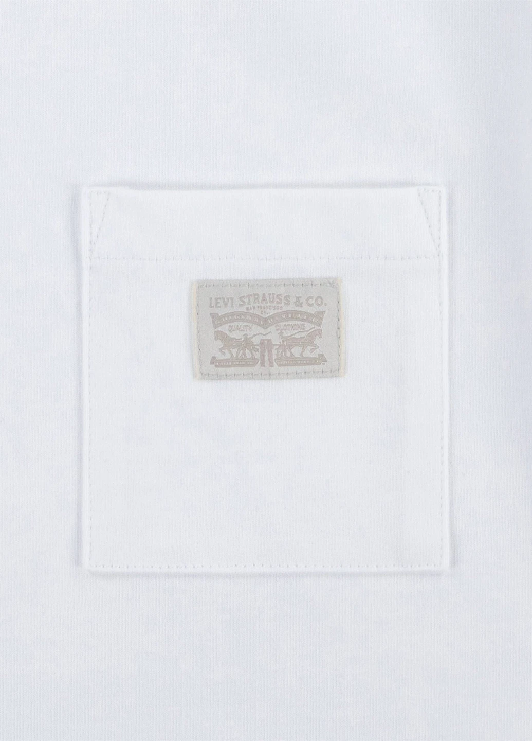 Белая летняя футболка Levi's