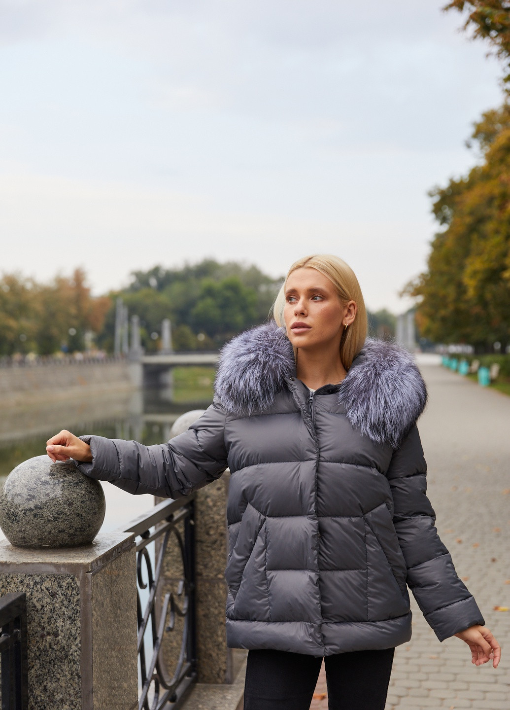 Серая зимняя куртка MN