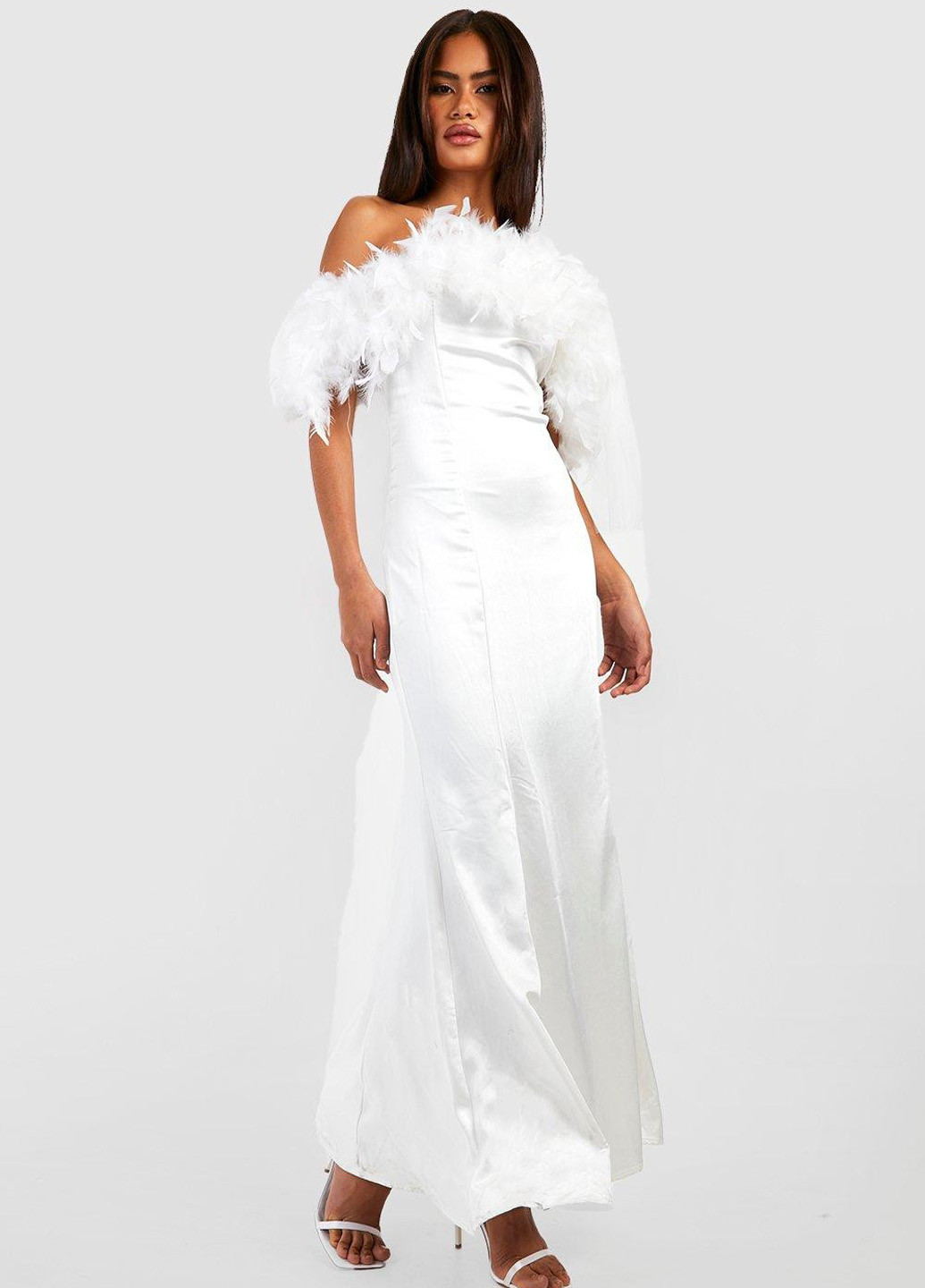 Белое праздничный платье с открытыми плечами Boohoo однотонное