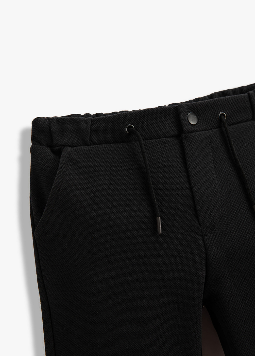Черные кэжуал демисезонные брюки зауженные KOTON