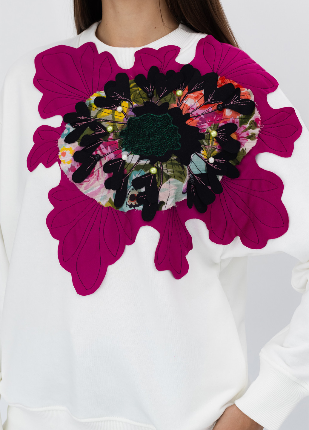 Білий світшот Nora Kvittin однотонний вишивка, намистини, аплікація (301079867)