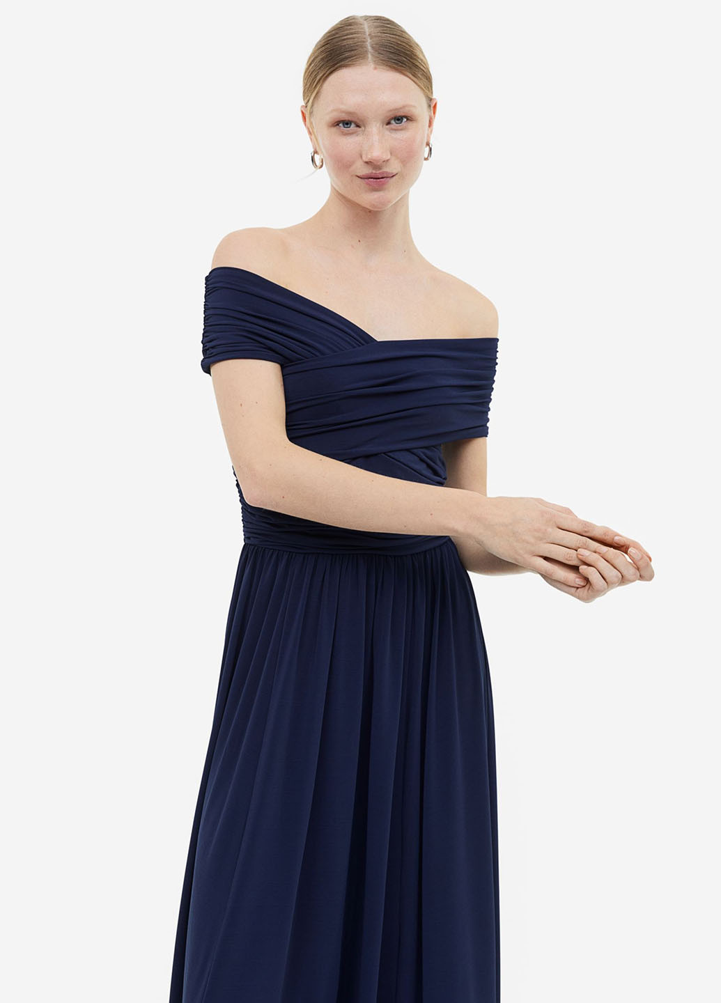 Синя кежуал сукня з відкритими плечима H&M однотонна