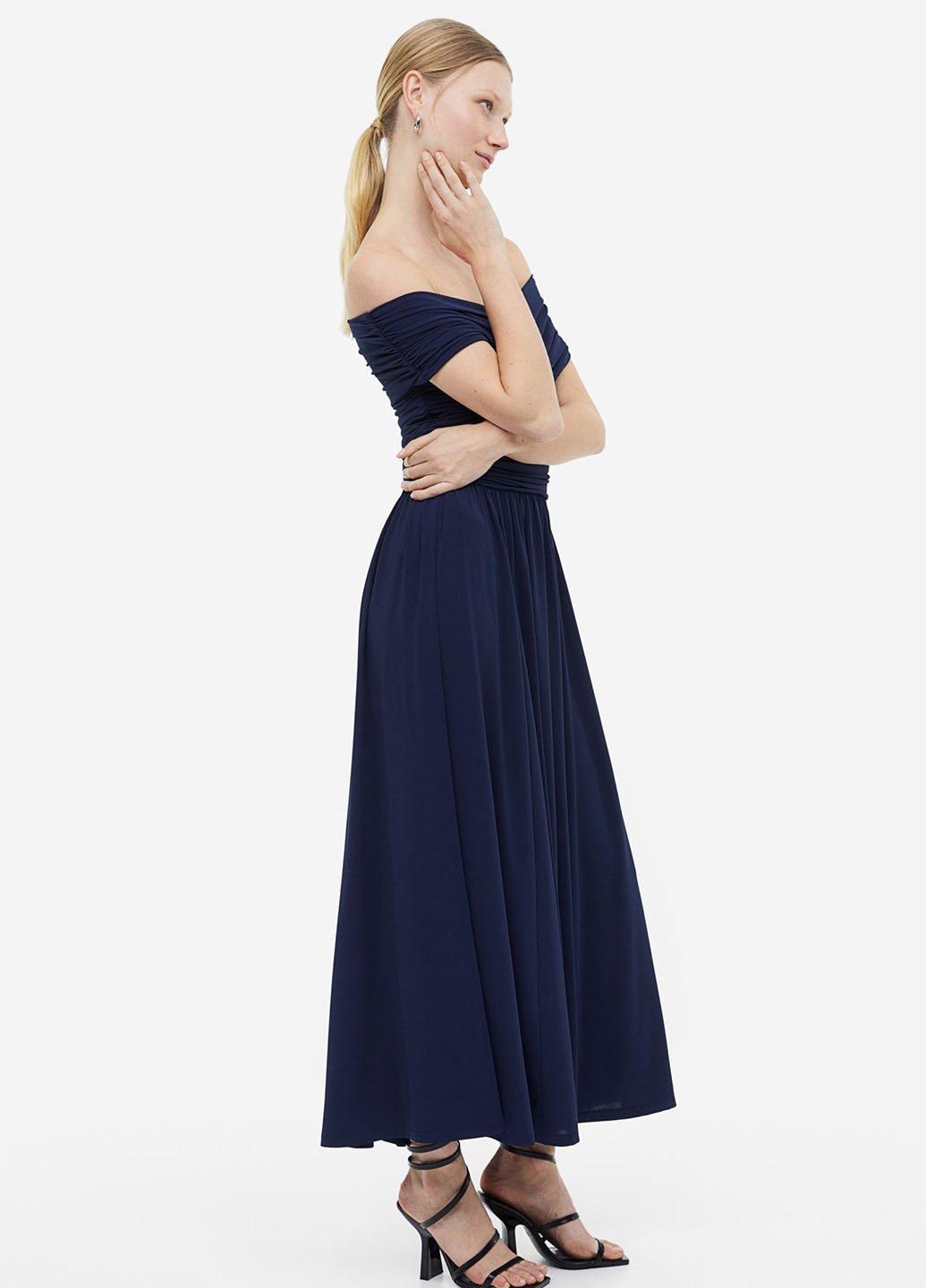 Синя кежуал сукня з відкритими плечима H&M однотонна