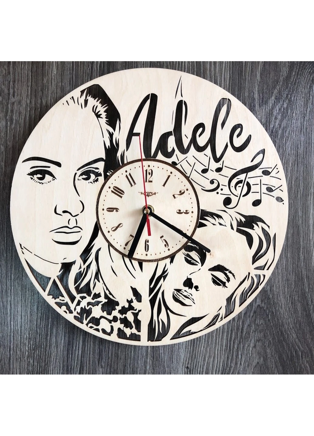 Оригинальные настенные часы «Adele» 7Arts (253565937)
