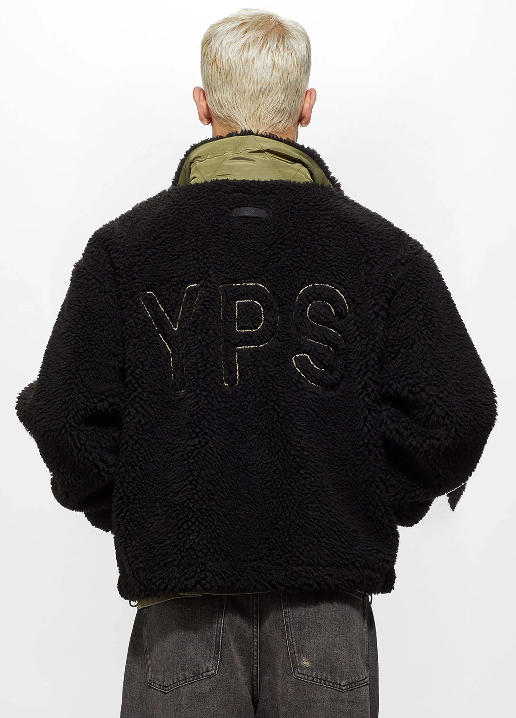 Чорна демісезонна куртка YPS