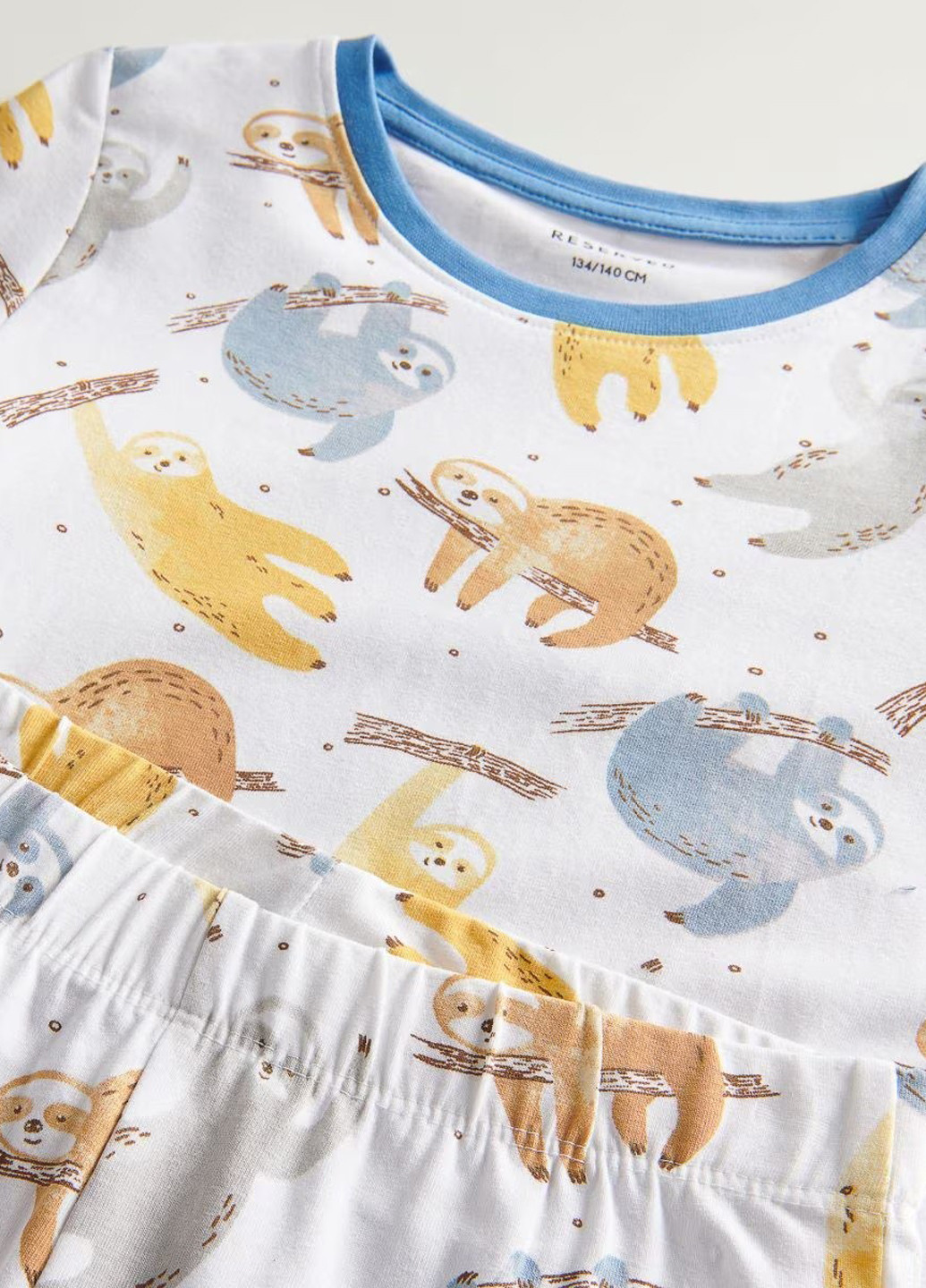 Белая всесезон пижама (футболка, брюки) футболка + брюки Reserved