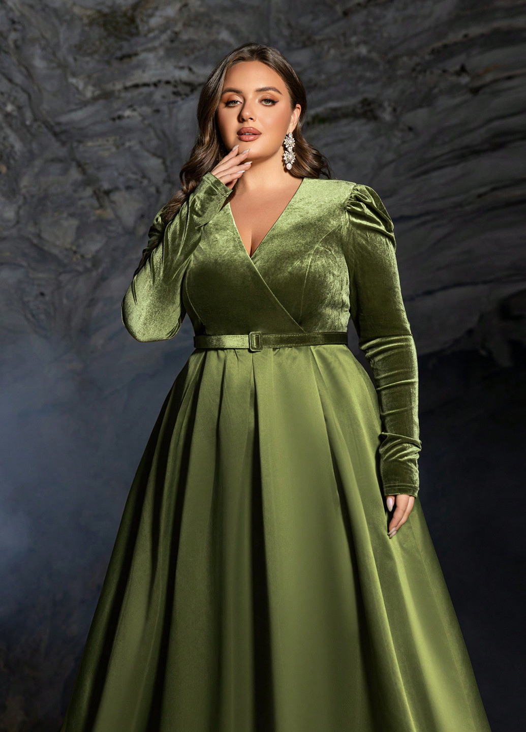 Оливковое вечернее платье с пышной юбкой SHEIN однотонное