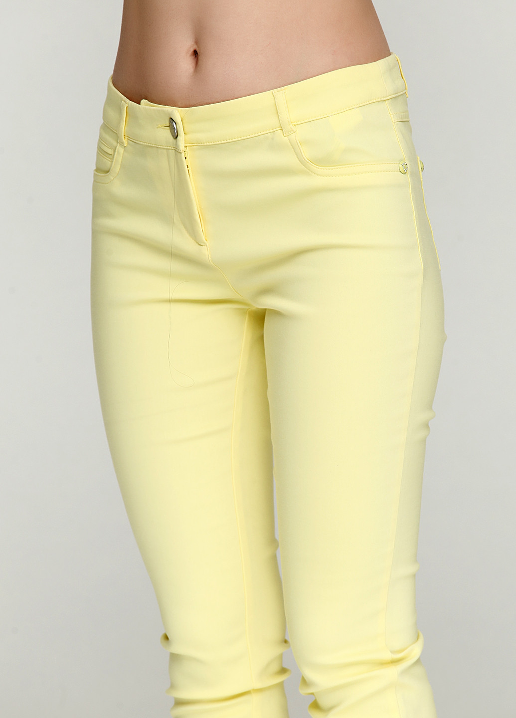 Желтые кэжуал демисезонные прямые брюки Sassofono
