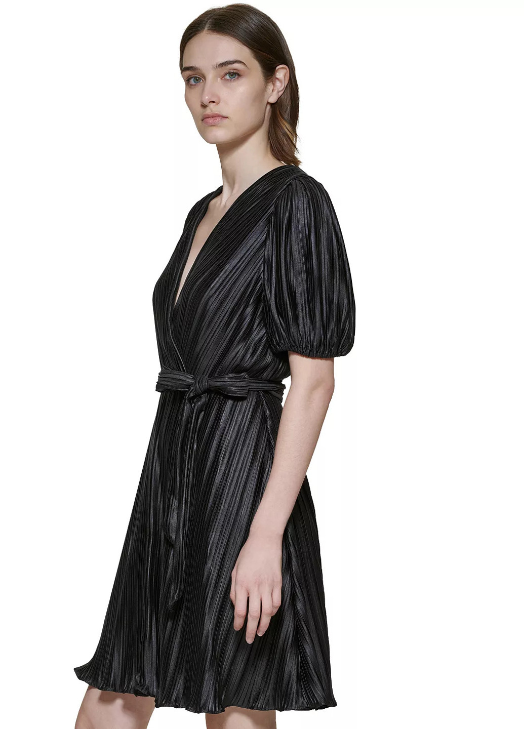 Черное коктейльное платье плиссированное, на запах DKNY однотонное