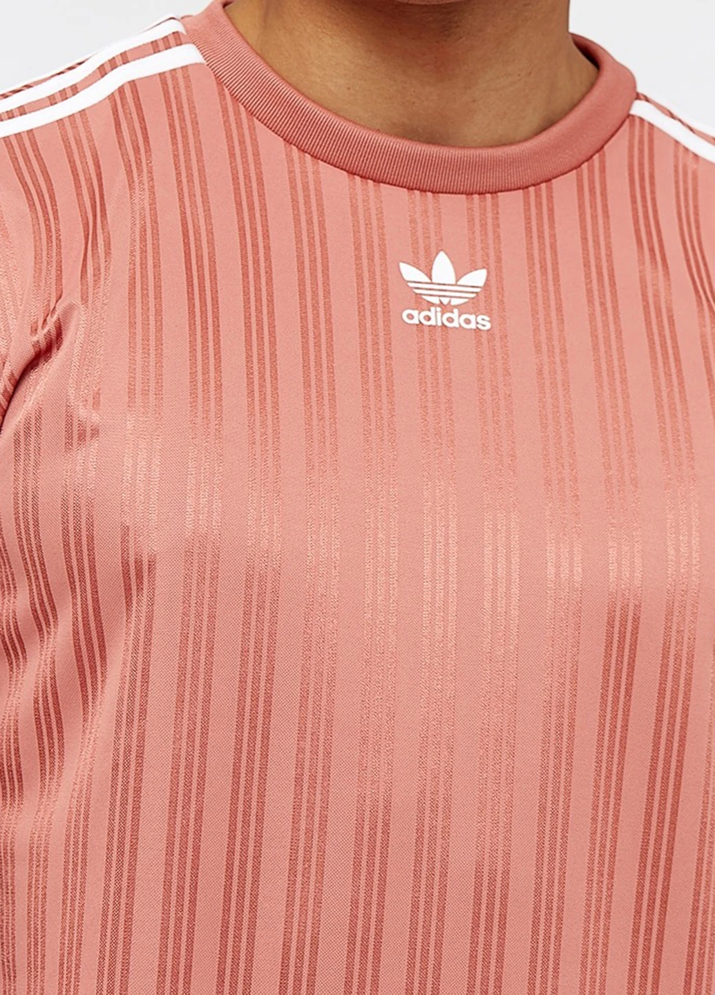 Коралловый демисезонный спортивный лонгслив adidas в полоску