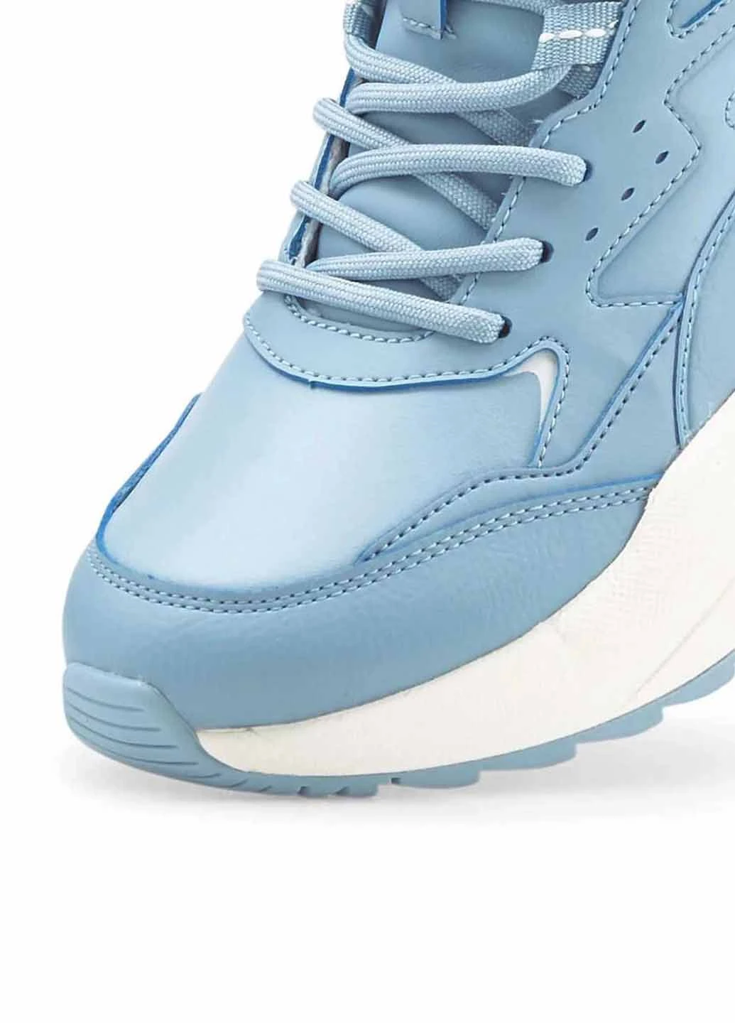 Осенние ботинки 388574-05 Puma с логотипом, с перфорацией, с белой подошвой из искусственной кожи
