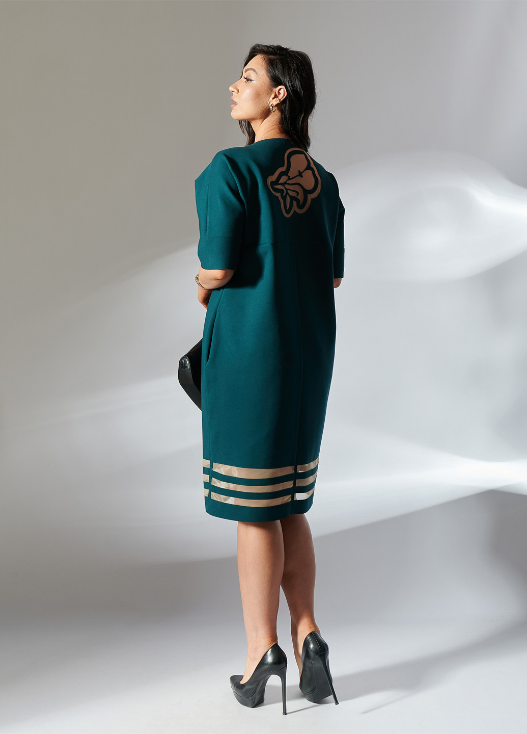 Бутылочное зеленое кэжуал платье LibeAmore однотонное