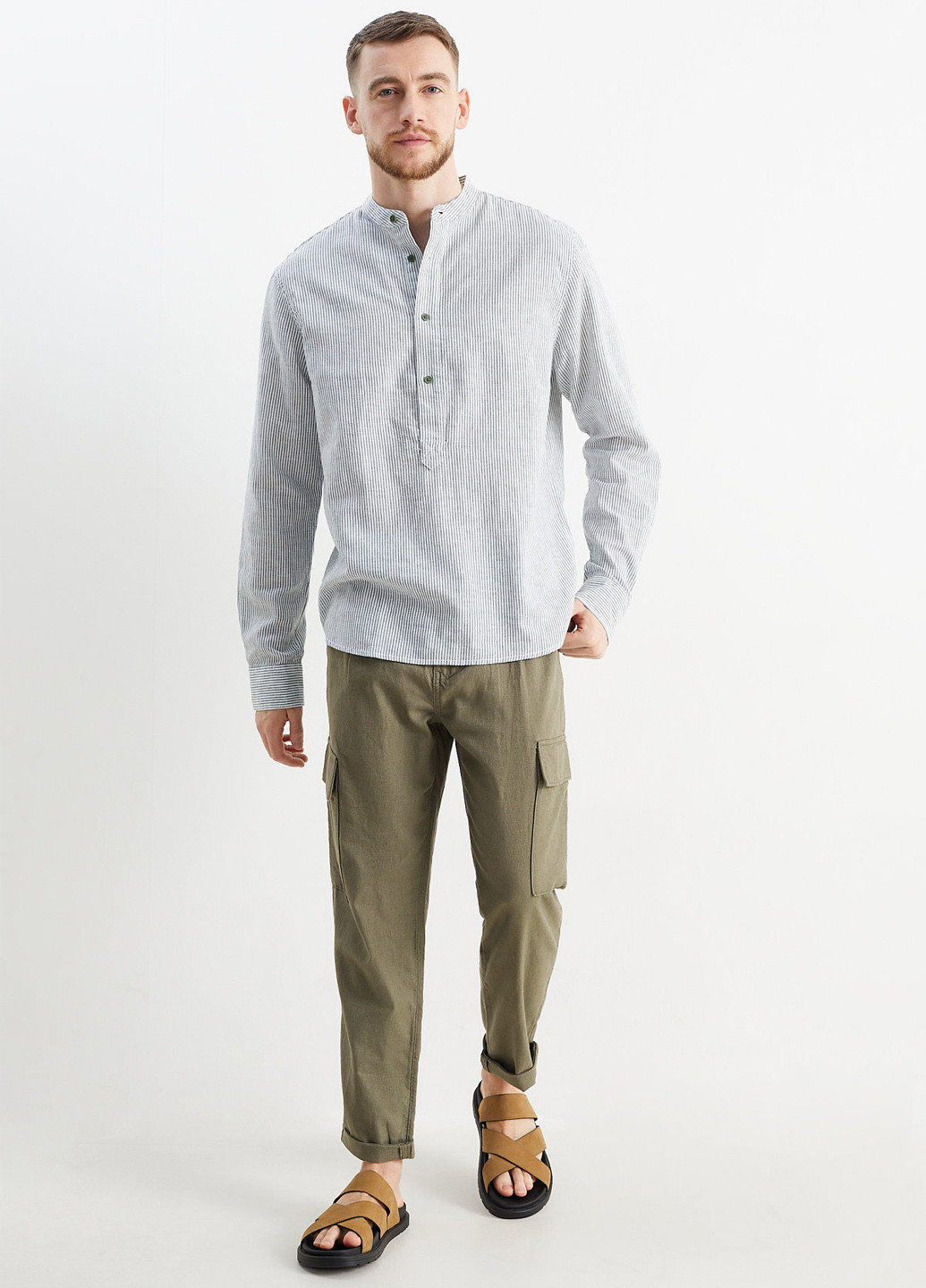 Серо-зеленые кэжуал демисезонные зауженные брюки C&A