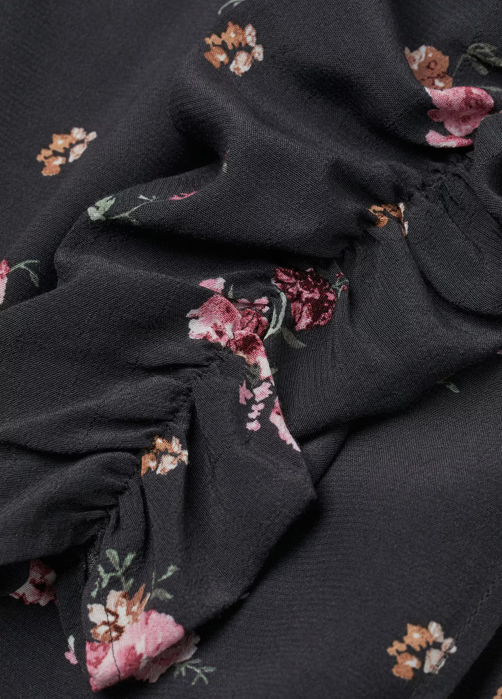 Черное кэжуал платье H&M с цветочным принтом