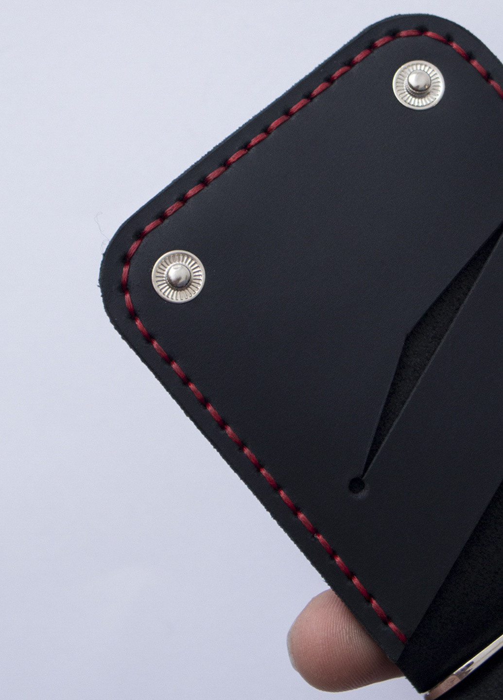Кожаный зажим для купюр на магнитных кнопках черный с красной нитью SD prime (252016499)