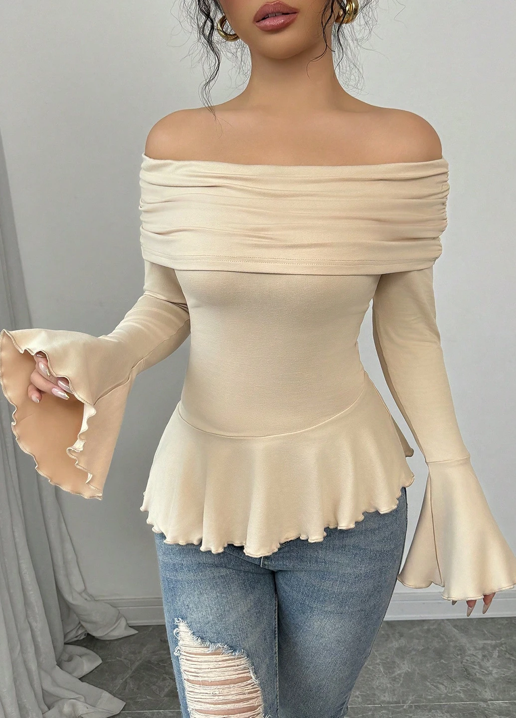 Бежевая блуза с баской SHEIN