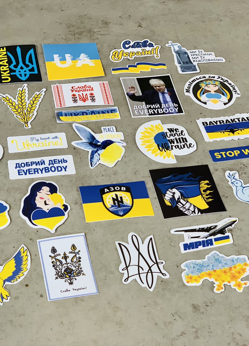 Стікерпак Незалежність 35 шт (патріотичні наліпки для телефона, ноутбука, планшета, велосипеда, автомобіля) No Brand (254175800)