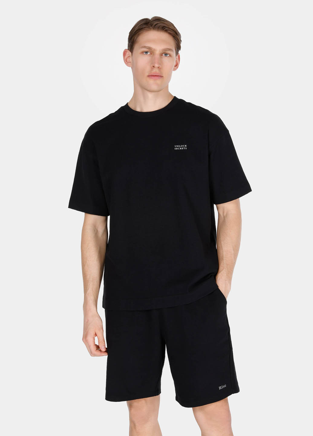 Черная футболка Colin's