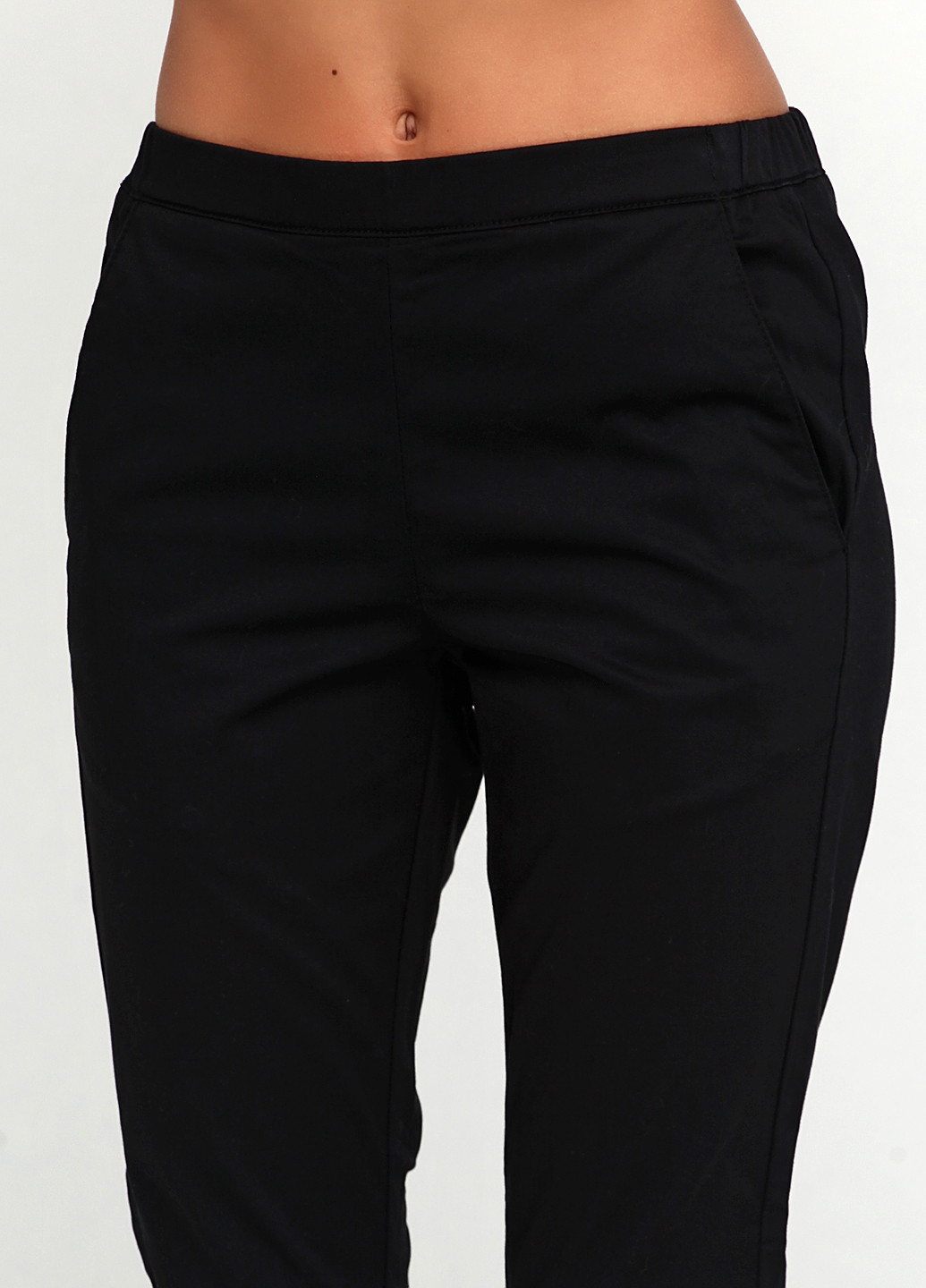 Черные кэжуал демисезонные зауженные брюки Soft Breeze