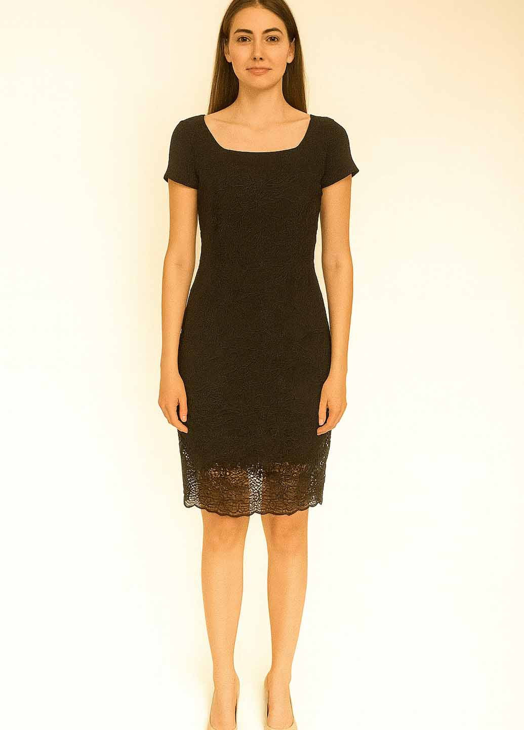 Чорна кежуал сукня силуетна Sassofono однотонна