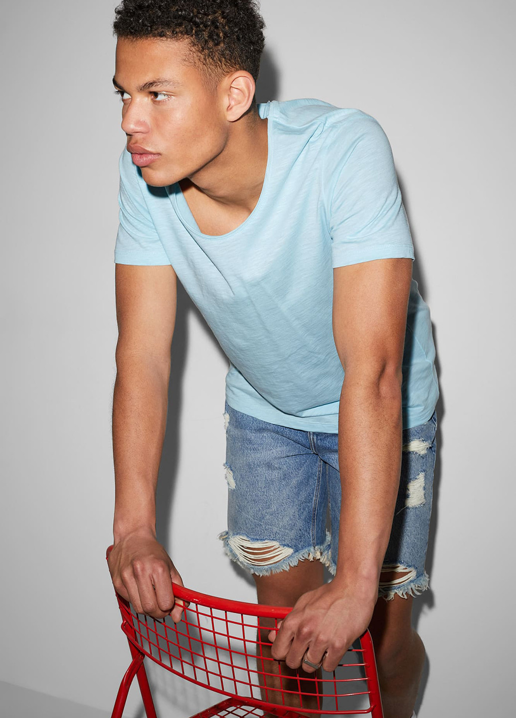 Голубая футболка C&A