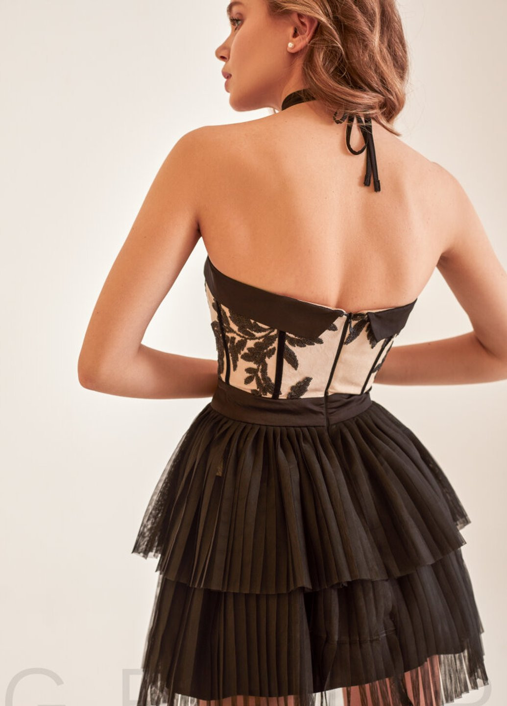 Чорна вечірня сукня з плісированого фатину Gepur однотонна