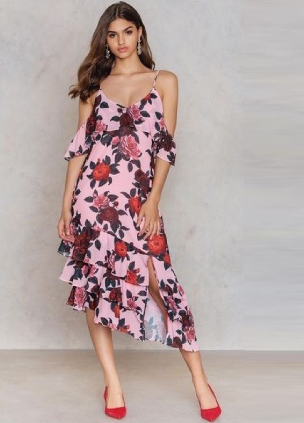 Розовое кэжуал платье с открытыми плечами NA-KD с цветочным принтом