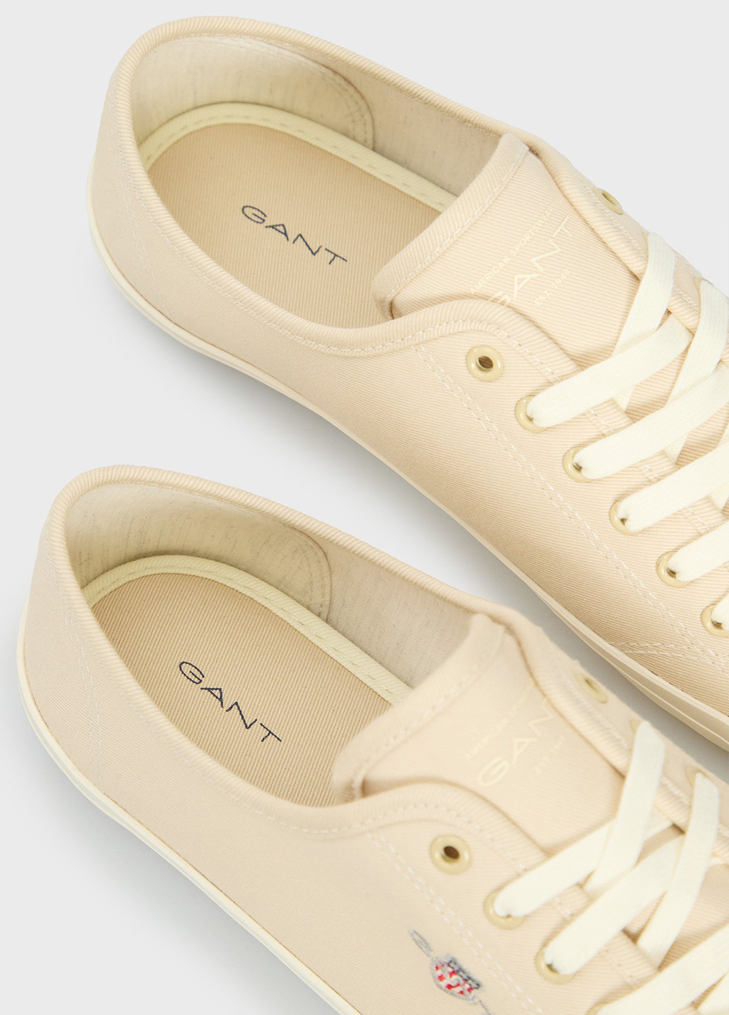 Бежевые кеды Gant