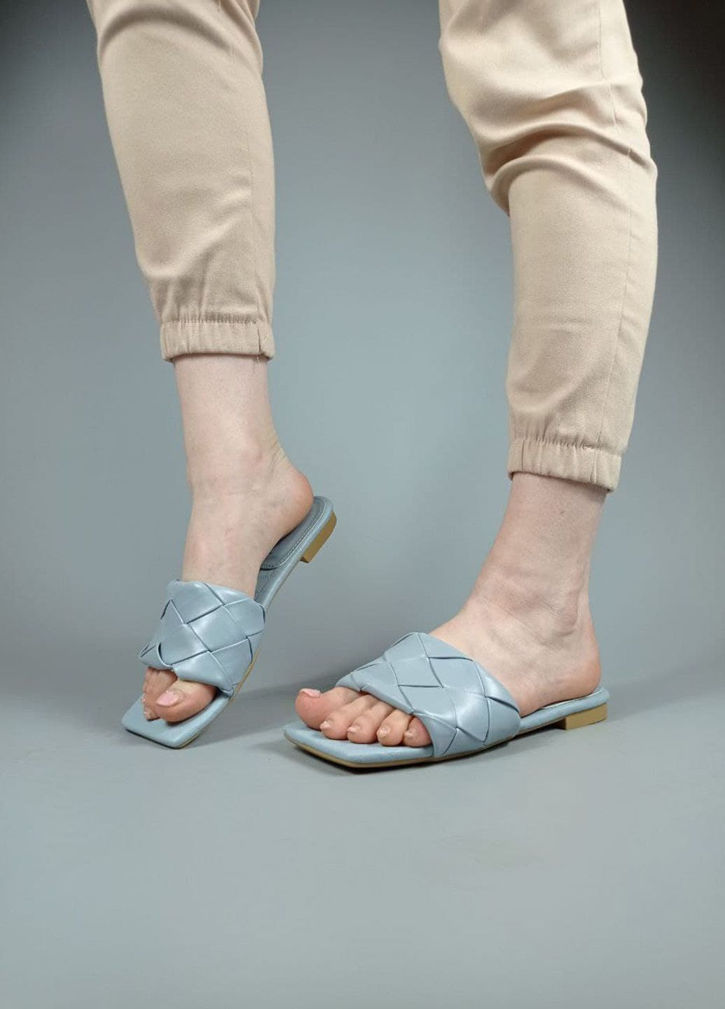 Голубые шлепанцы Stilli