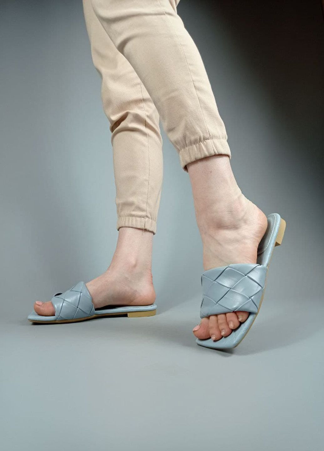 Голубые шлепанцы Stilli