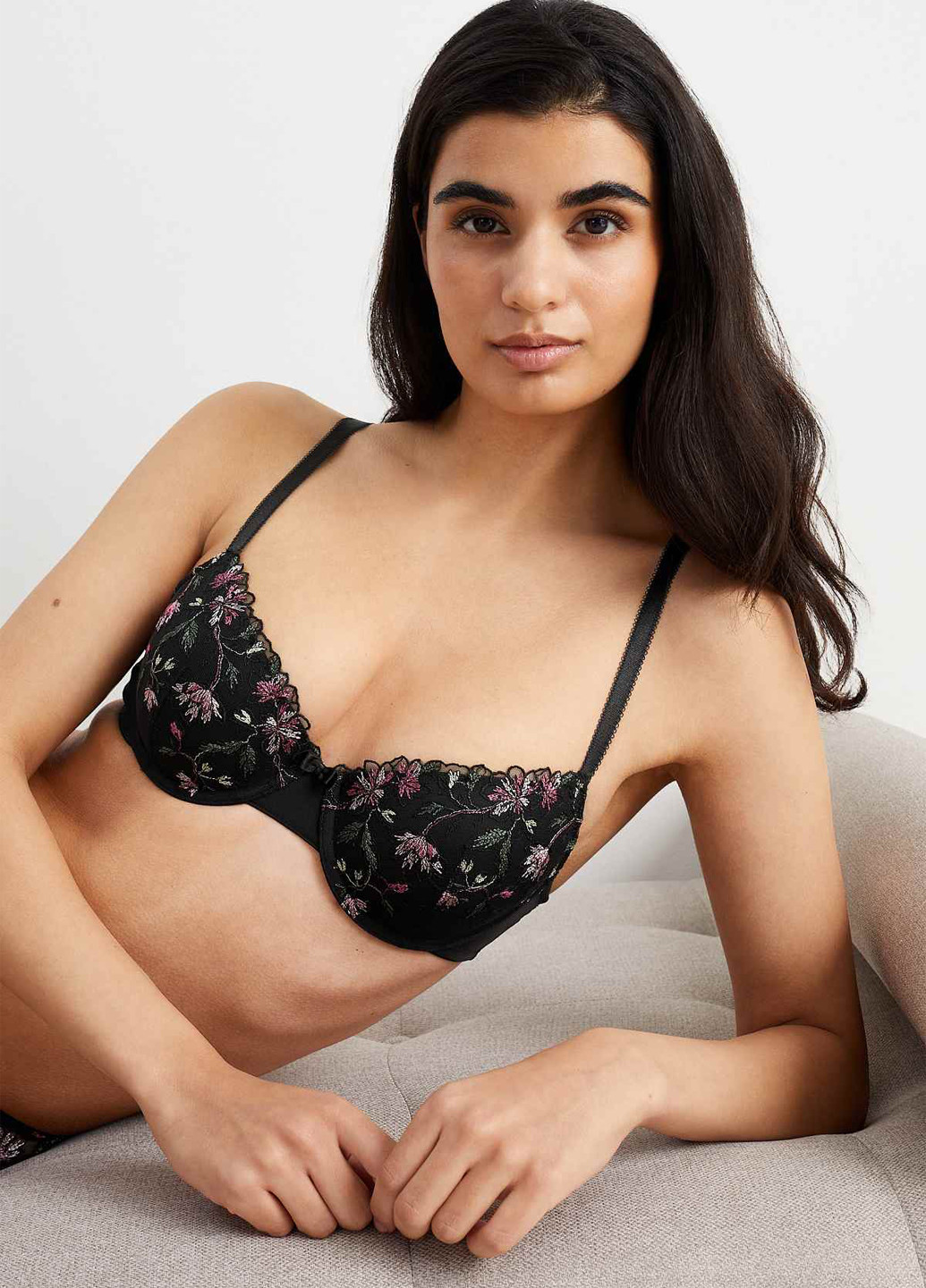 Чёрный балконет бюстгальтер C&A с косточками полиэстер, кружево