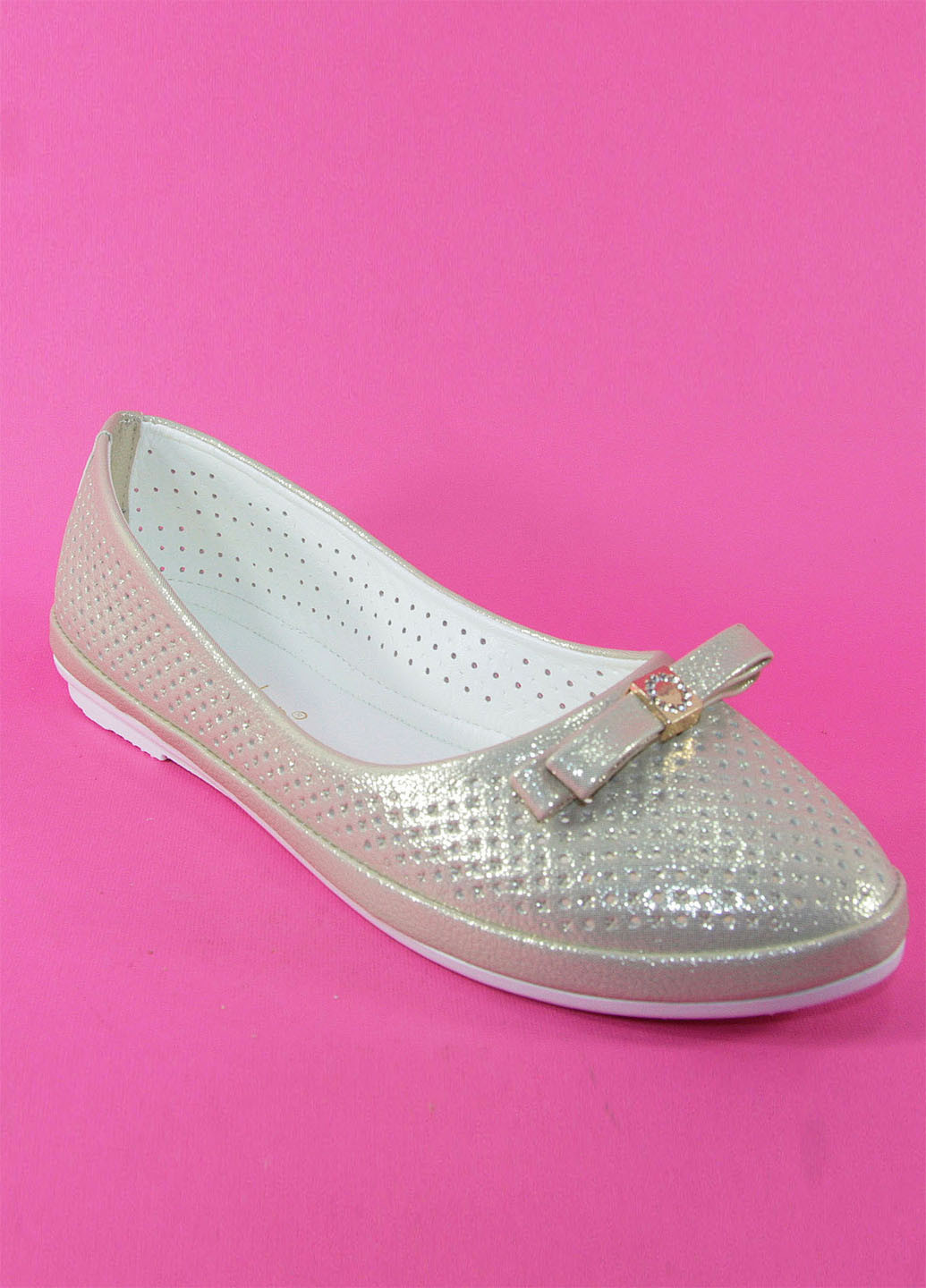 Жіночі балетки | рожеві однотонні бант, біла підошва, перфорація, стрази штучна шкіра (334140992)