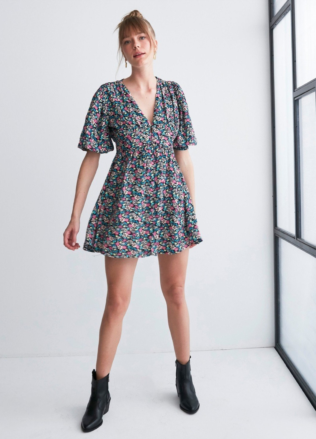 Черное кэжуал платье Mudo с цветочным принтом