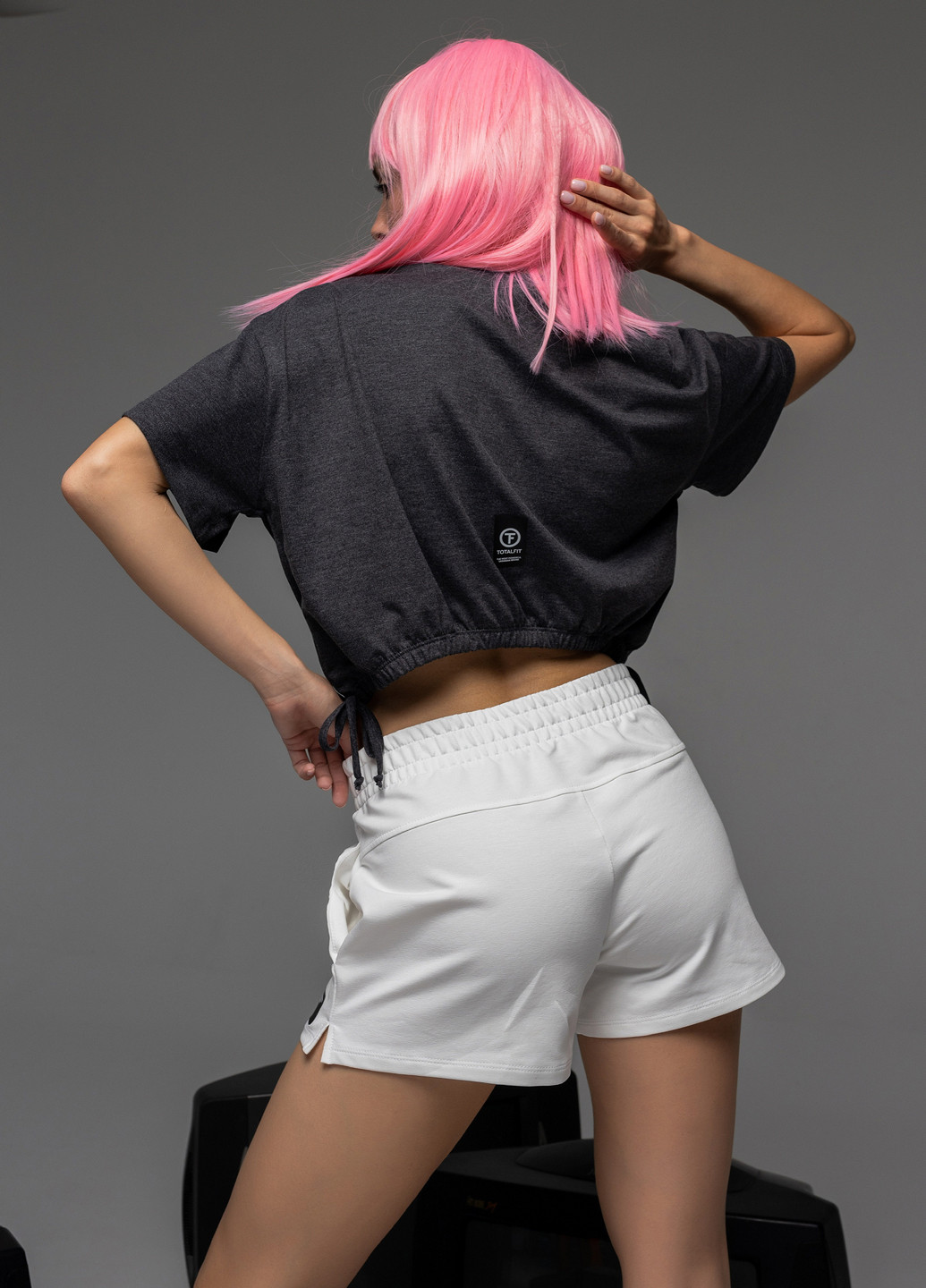 Короткі шорти з кишенями та поясом на резинці TOTALFIT (296100461)