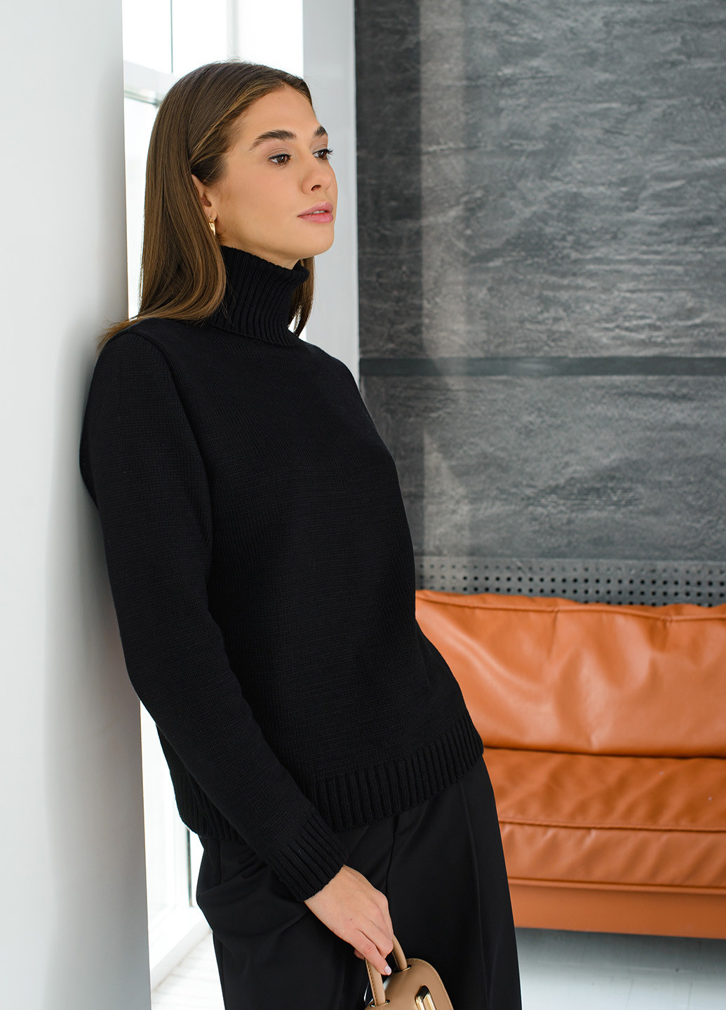 Черный зимний классический женский свитер SVTR