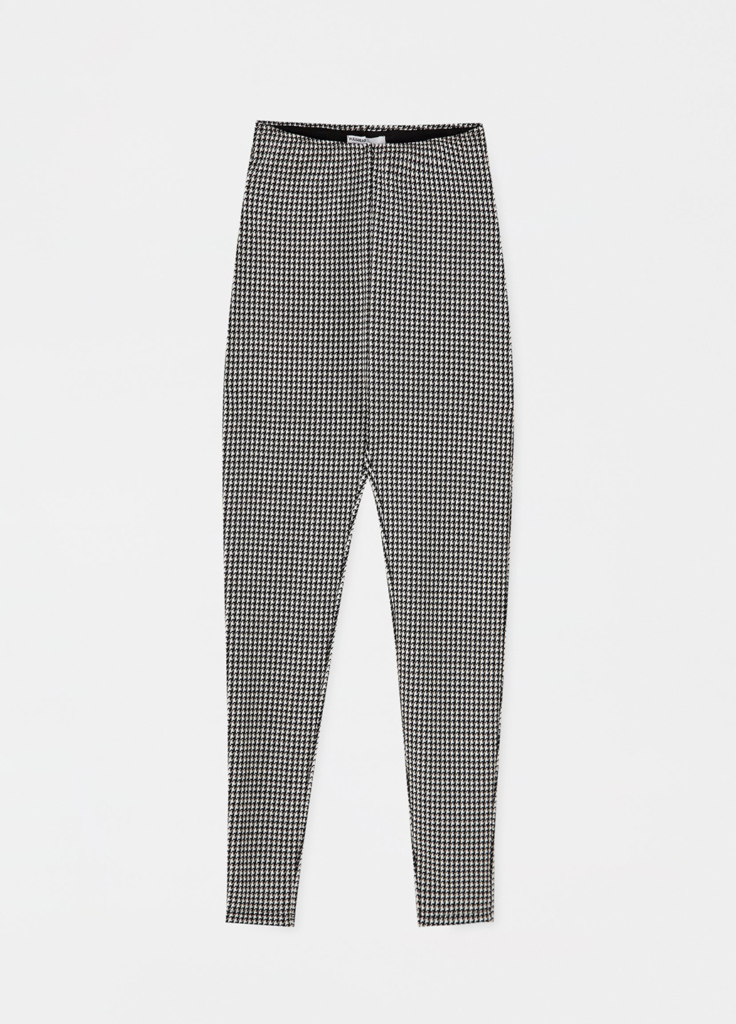 Черно-белые кэжуал демисезонные зауженные брюки Pull & Bear